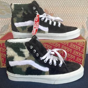 Vans WMNS Sk8-Hi(Sherpa) Camo/BlackVN0A5JMJA58Sneakers - boots G