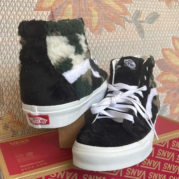 Vans WMNS Sk8-Hi(Sherpa) Camo/BlackVN0A5JMJA58Sneakers - boots G