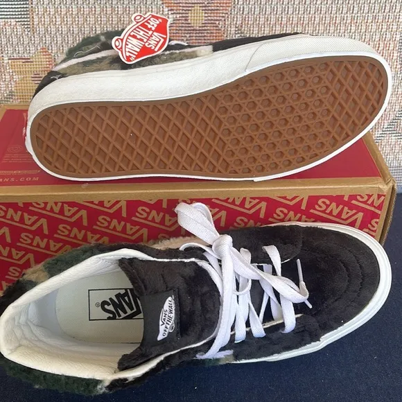 Vans WMNS Sk8-Hi(Sherpa) Camo/BlackVN0A5JMJA58Sneakers - boots G