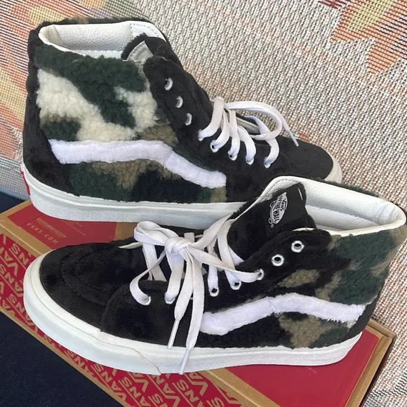 Vans WMNS Sk8-Hi(Sherpa) Camo/BlackVN0A5JMJA58Sneakers - boots G