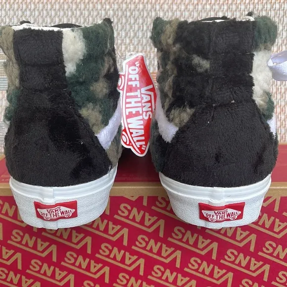 Vans WMNS Sk8-Hi(Sherpa) Camo/BlackVN0A5JMJA58Sneakers - boots G