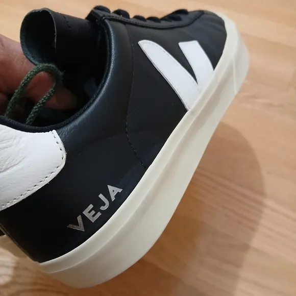 Veja Chromefree Leather Lifestyle/Casual/Athletic Shoes Size 43 EU Unisex