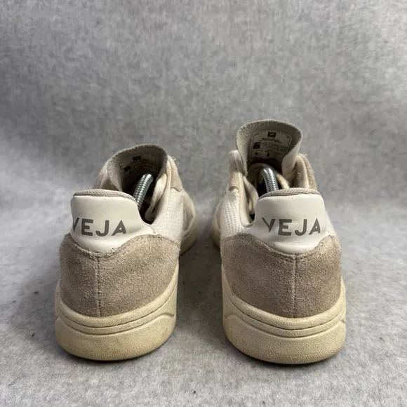 Veja Shoes Mens Size 7 V-10 White &amp; Cream Suede Casual Low Top Comfort Sneakers