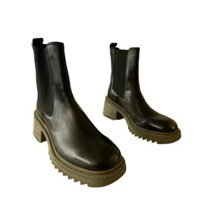 Vince Camuto Chunky Heel Gum Lug Sole Combat Chelsea Ankle Boots Sz 8.5 NEW