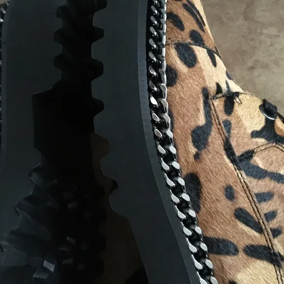 VINCE CAMUTO NIB AUTHENTIC ‘MINDINTA’ LEOPARD COMBAT BOOTS