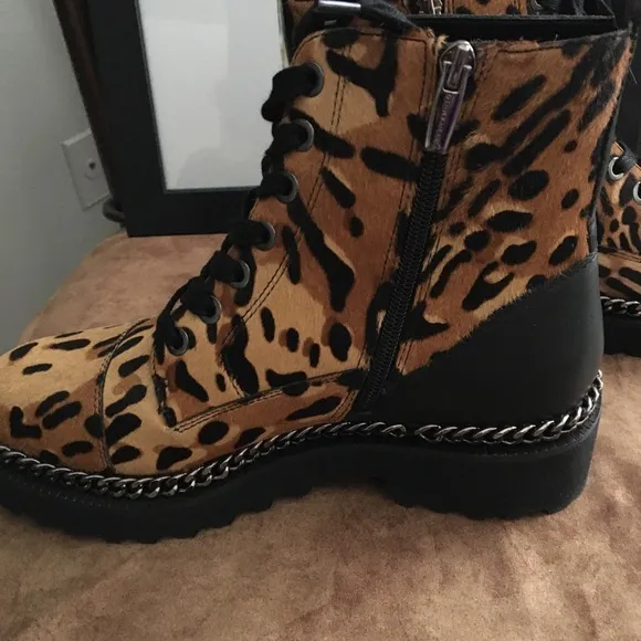 VINCE CAMUTO NIB AUTHENTIC ‘MINDINTA’ LEOPARD COMBAT BOOTS