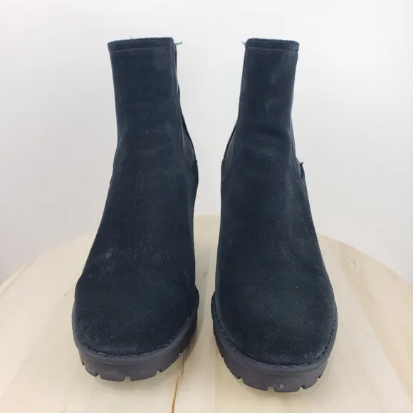 VINCE Henderson Chelsea Boots Sz 10M Black Suede Waterproof Chunky Heel Lug Sole