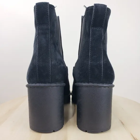 VINCE Henderson Chelsea Boots Sz 10M Black Suede Waterproof Chunky Heel Lug Sole