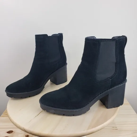 VINCE Henderson Chelsea Boots Sz 10M Black Suede Waterproof Chunky Heel Lug Sole
