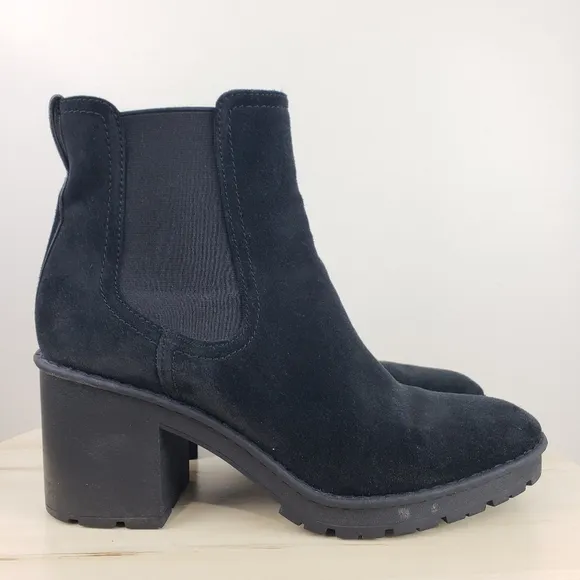 VINCE Henderson Chelsea Boots Sz 10M Black Suede Waterproof Chunky Heel Lug Sole