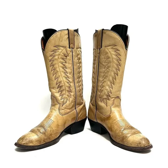 Vintage 1970s men’s tan leather rugged mid calf pull on western cowboy boots