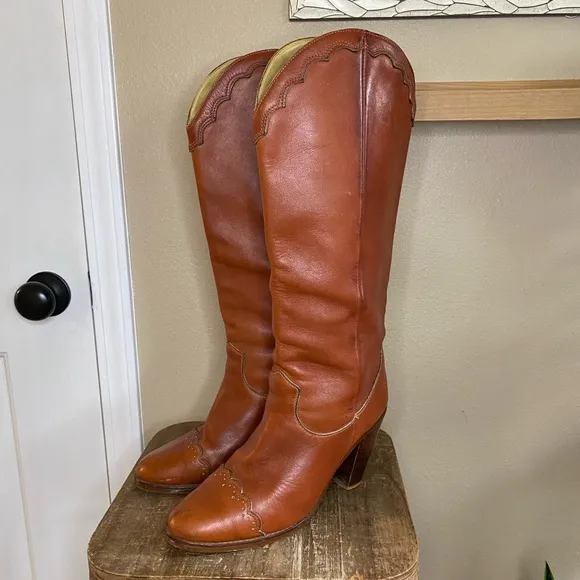 Vintage Zodiac Cognac Leather Scalloped Edge Boots
