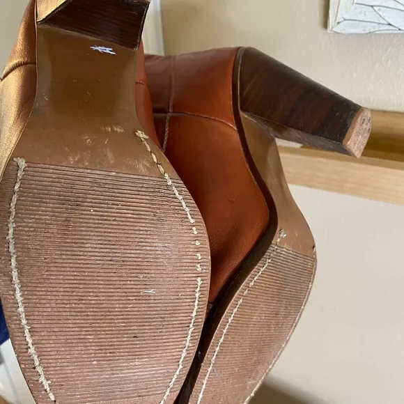 Vintage Zodiac Cognac Leather Scalloped Edge Boots