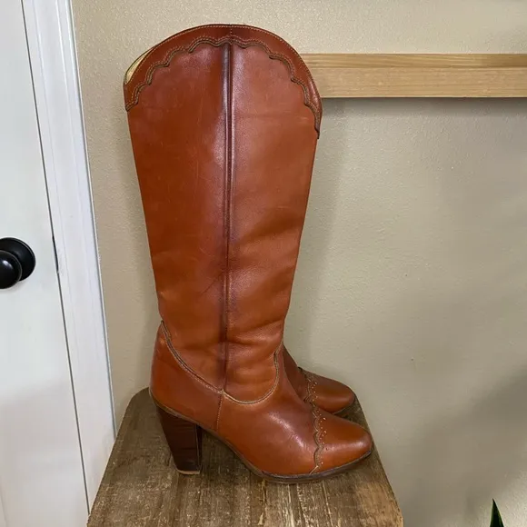 Vintage Zodiac Cognac Leather Scalloped Edge Boots