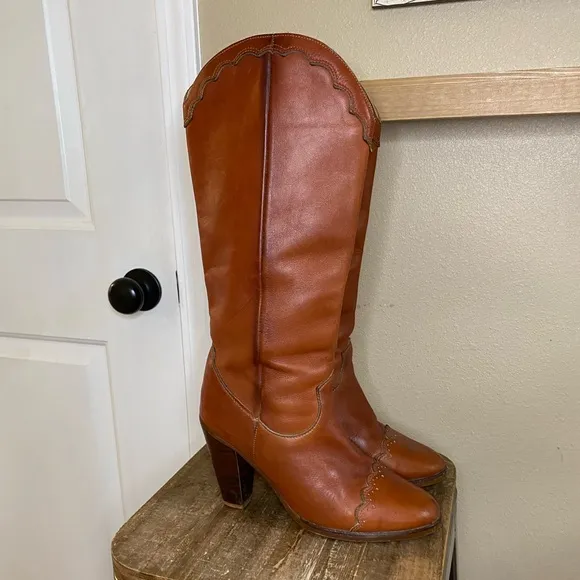 Vintage Zodiac Cognac Leather Scalloped Edge Boots