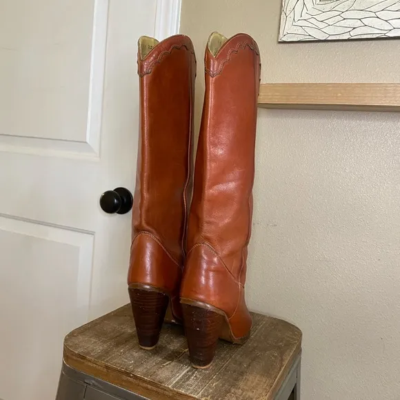 Vintage Zodiac Cognac Leather Scalloped Edge Boots