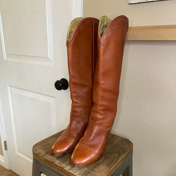 Vintage Zodiac Cognac Leather Scalloped Edge Boots