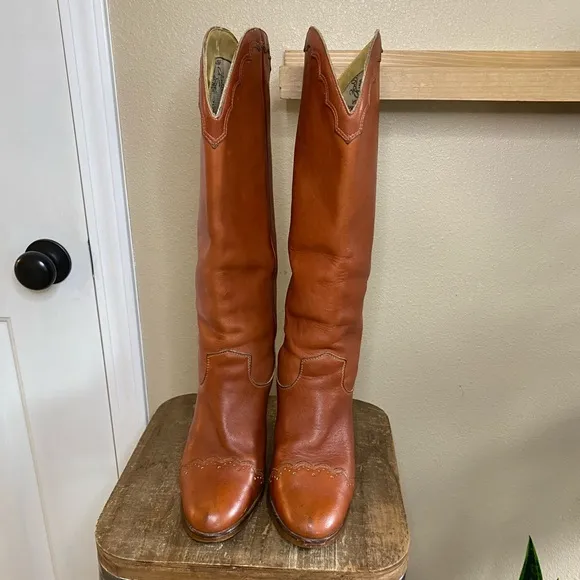 Vintage Zodiac Cognac Leather Scalloped Edge Boots