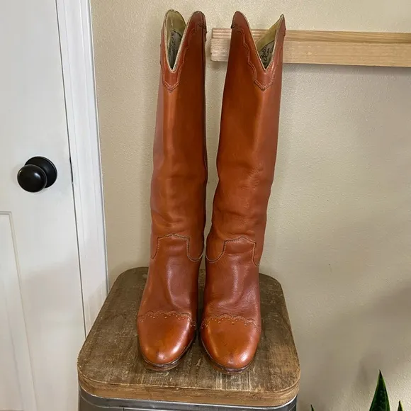 Vintage Zodiac Cognac Leather Scalloped Edge Boots