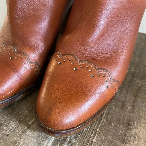 Vintage Zodiac Cognac Leather Scalloped Edge Boots