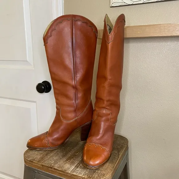 Vintage Zodiac Cognac Leather Scalloped Edge Boots