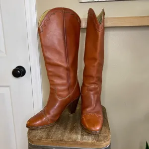 Vintage Zodiac Cognac Leather Scalloped Edge Boots
