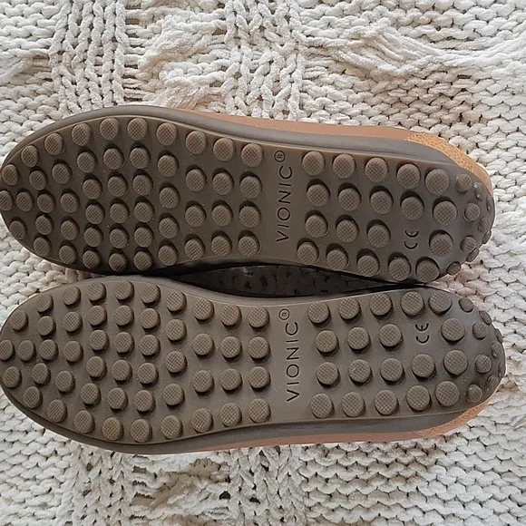 Vionic Elora Brown Loafers Leather Womens Size 6.5 NWOT
