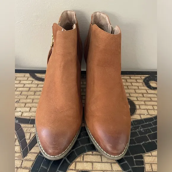 Vionic Sterling Carmel Brown Booties Leather Ankle Boots Women’s Size 8.5