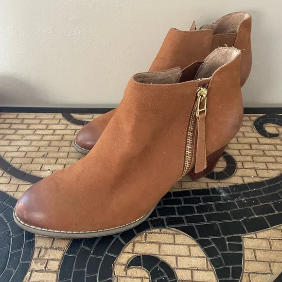 Vionic Sterling Carmel Brown Booties Leather Ankle Boots Women’s Size 8.5