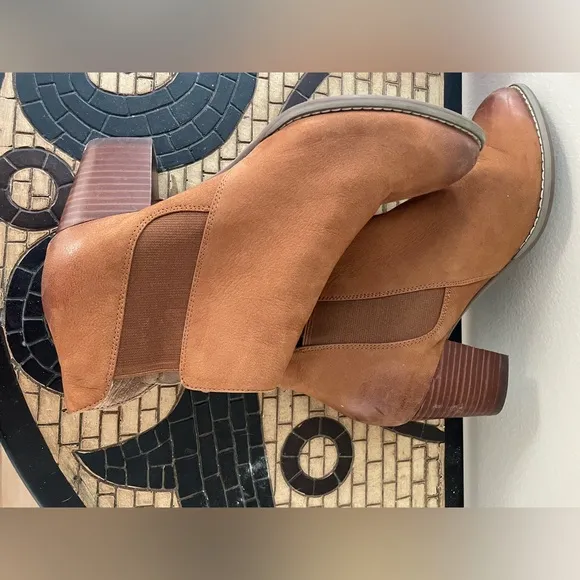 Vionic Sterling Carmel Brown Booties Leather Ankle Boots Women’s Size 8.5