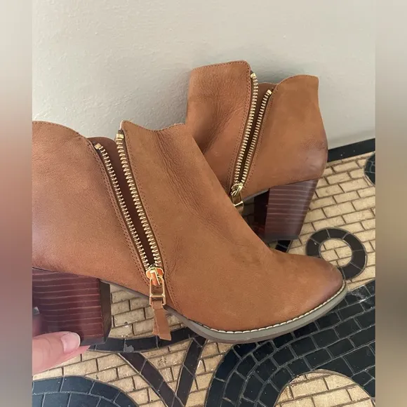 Vionic Sterling Carmel Brown Booties Leather Ankle Boots Women’s Size 8.5