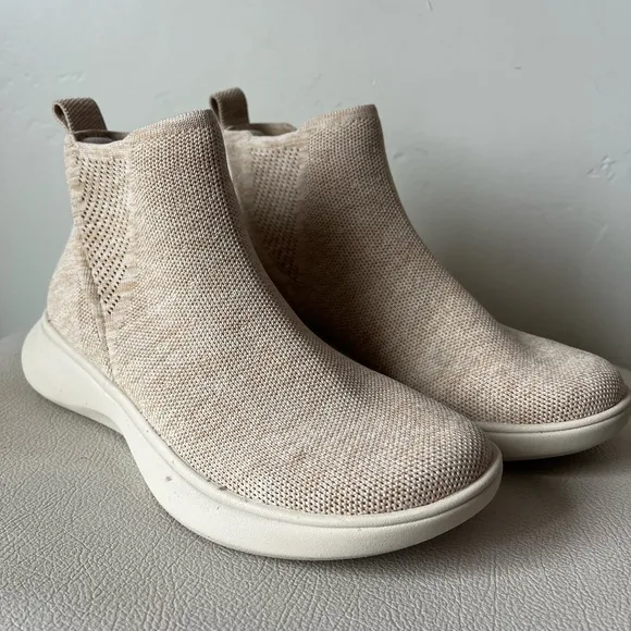 Vivaia Water-Repellent  Slip Ons Sneakers Boot Women’s Sand Color Size 36