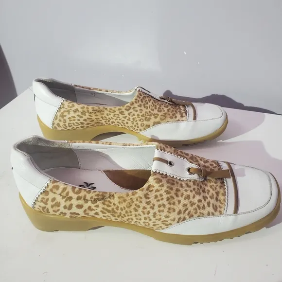 Walter genuin animal print golf shoes size 37