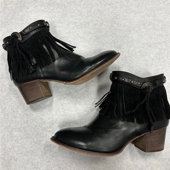 Wanted Shoes Womens ManeLeather Almond Toe AnkleFashion Boots, Black, …