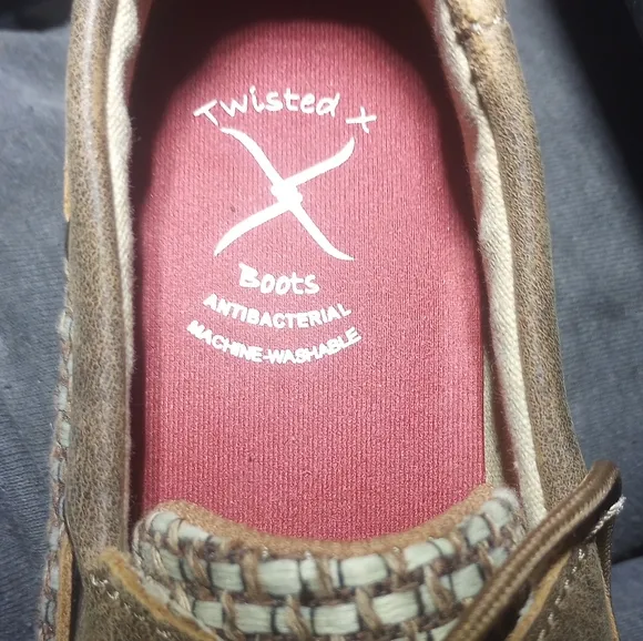 Woman's twisted boots size 7, ( loafers )