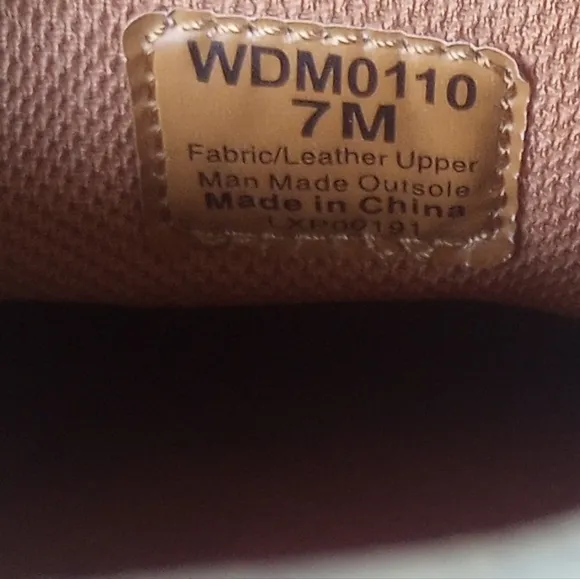 Woman's twisted boots size 7, ( loafers )