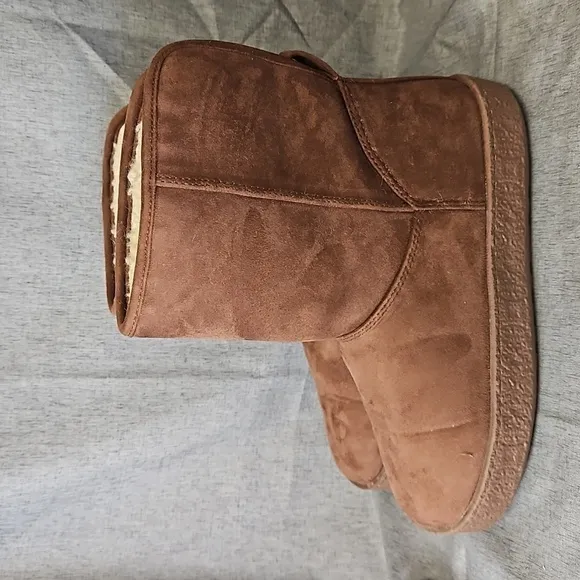 Women's Amazon Essentials Shearling Boot, Brown, Size 8W #618