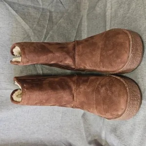 Women's Amazon Essentials Shearling Boot, Brown, Size 8W #618