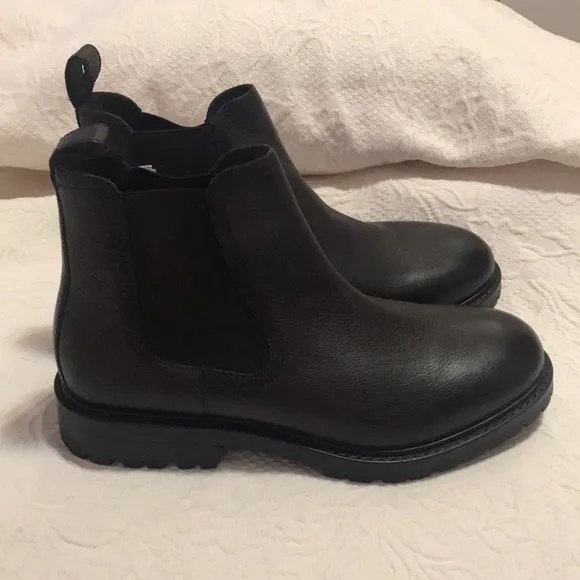 Zara leather Chelsea boots- .Brown color