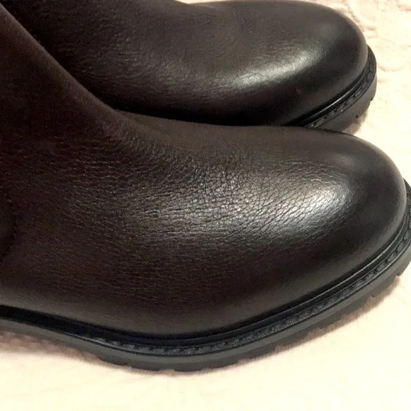 Zara leather Chelsea boots- .Brown color