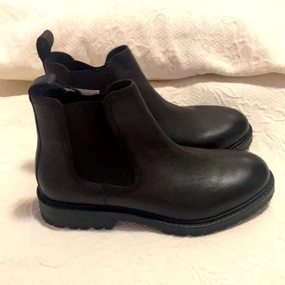 Zara leather Chelsea boots- .Brown color