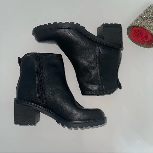 Zodiac Women's Black Greyson Lug-Sole Boots - New In Box- Size8.5 - Duplicate