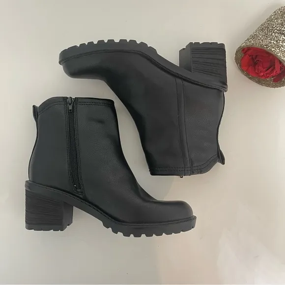 Zodiac Women's Black Greyson Lug-Sole Boots - New In Box- Size8.5 - Duplicate