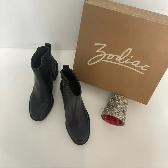 Zodiac Women's Black Greyson Lug-Sole Boots - New In Box- Size8.5 - Duplicate