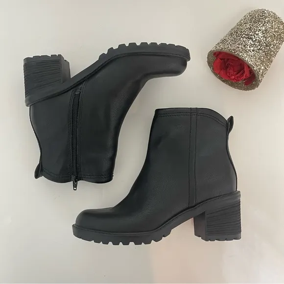 Zodiac Women's Black Greyson Lug-Sole Boots - New In Box- Size8.5 - Duplicate
